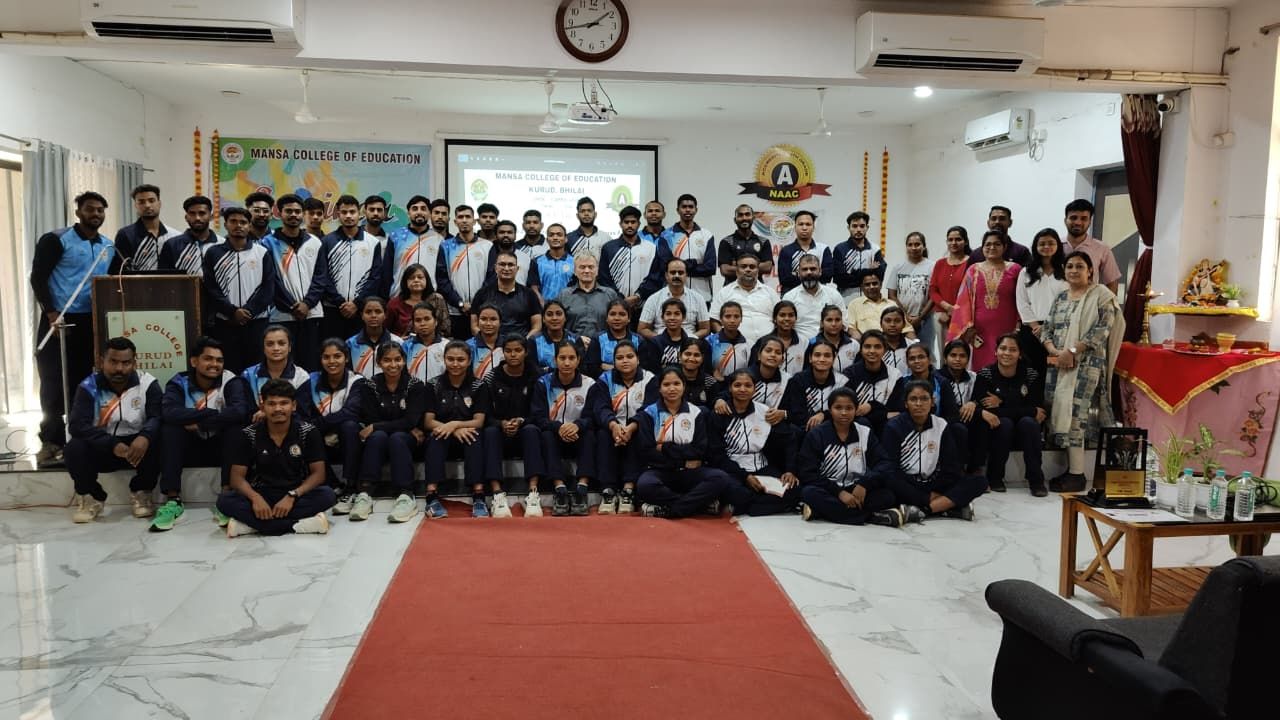 Group photo with guest speaker and students at Mansa College
